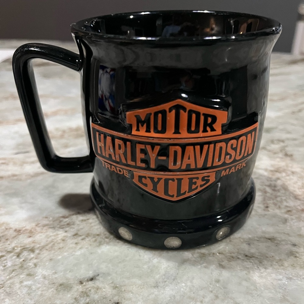 Harley-Davidson Black and Orange Emblem Mug - Picture 2 of 6
